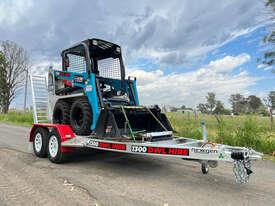 Photo 2. Toyota 5-SDK5 Huski Skid Steer Loader