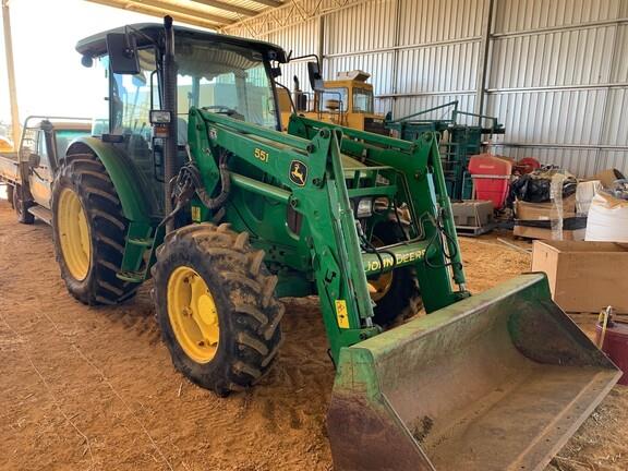 Photo 2. John Deere 5820 Premium tractor