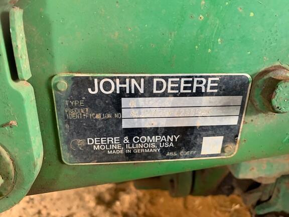 Photo 4. John Deere 5820 Premium tractor