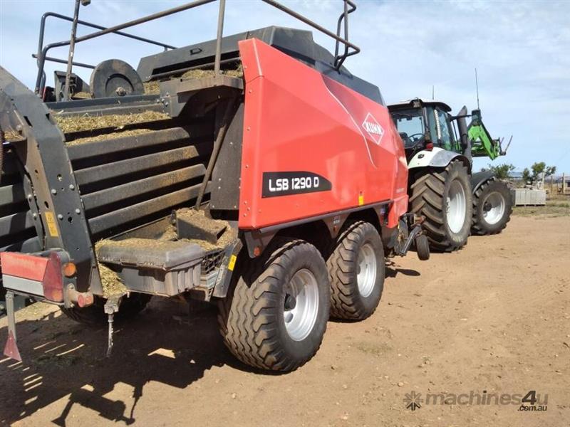 Photo 4. Kuhn LSB1290D Square Baler