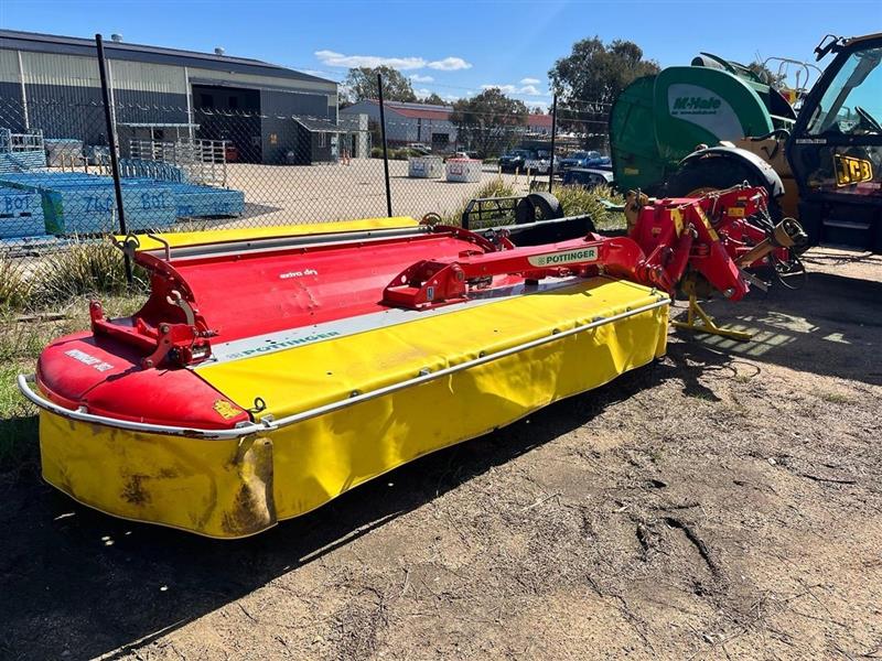 Photo 4. Pottinger Novacat mower conditioner