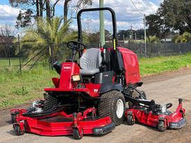 Photo 3. Toro GroundsMaster 4000 D Wide Area lawn mower