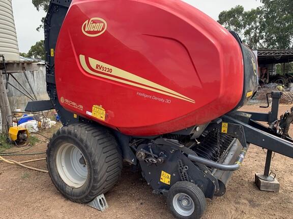 Photo 4. Vicon RV5220 round baler