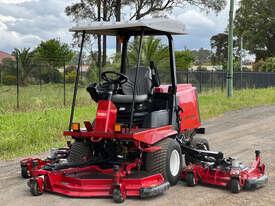 Photo 3. Toro GroundsMaster 4000 D Wide Area lawn mower