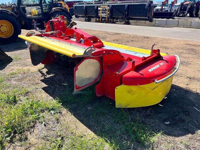 Photo 3. Pottinger Novacat mower conditioner
