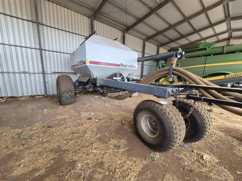 Photo 3. Flexi-Coil 2320 Air Cart