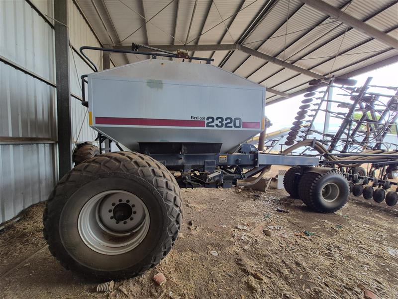 Photo 2. Flexi-Coil 2320 Air Cart