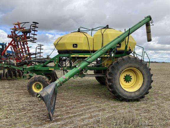 Photo 2. John Deere 1900 airseeder