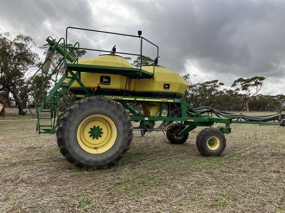 Photo 4. John Deere 1900 airseeder