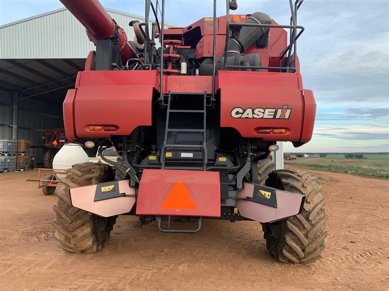 Photo 5. Case IH 9230 combine harvester