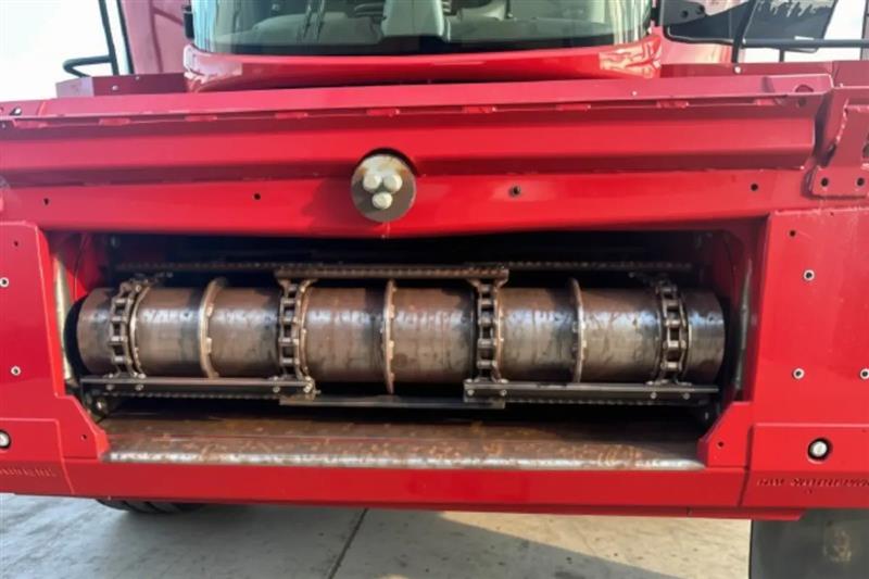 Photo 5. OBC Case IH 9240 + MacDon Front