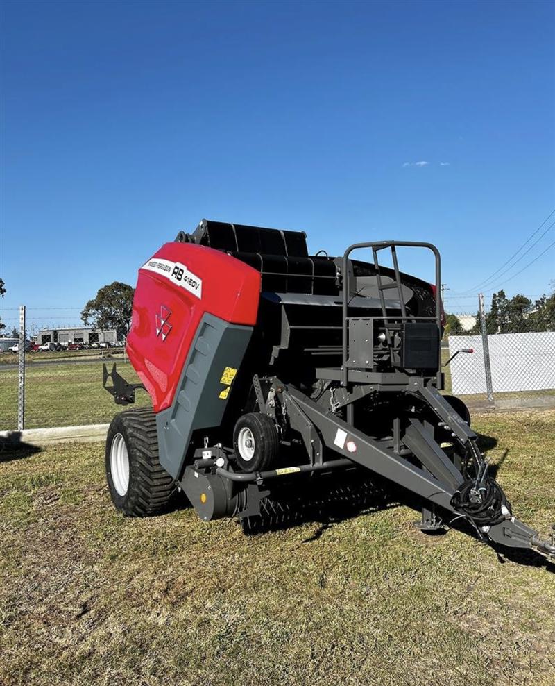 Photo 5. Massey Ferguson RB 4160V round baler