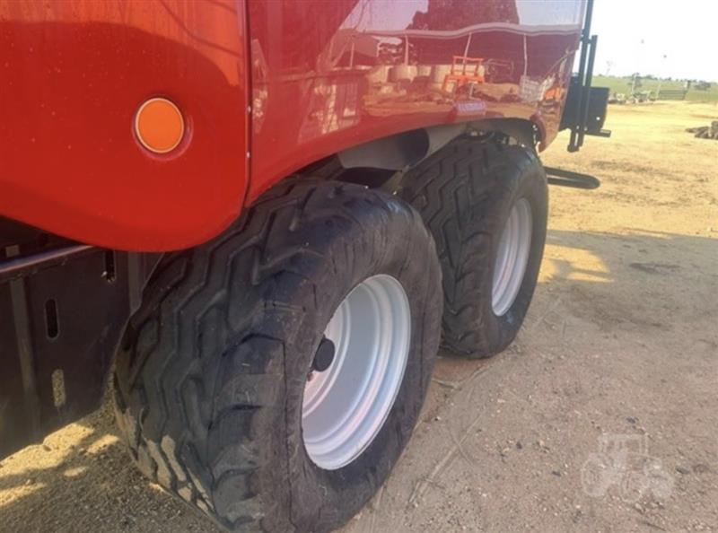 Photo 5. Case IH LB434 square baler