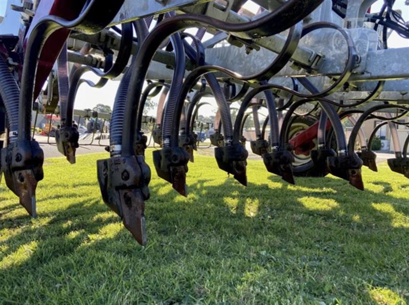 Photo 5. Taege Series 300 airseeder