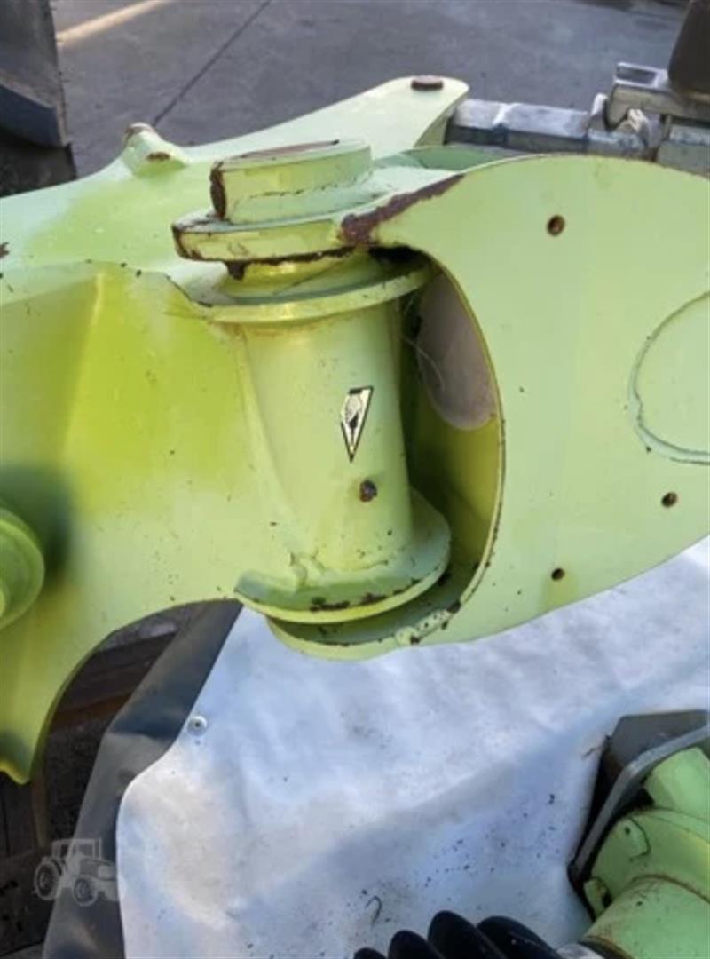 Photo 5. Claas Disco 3100 Contour hay mower