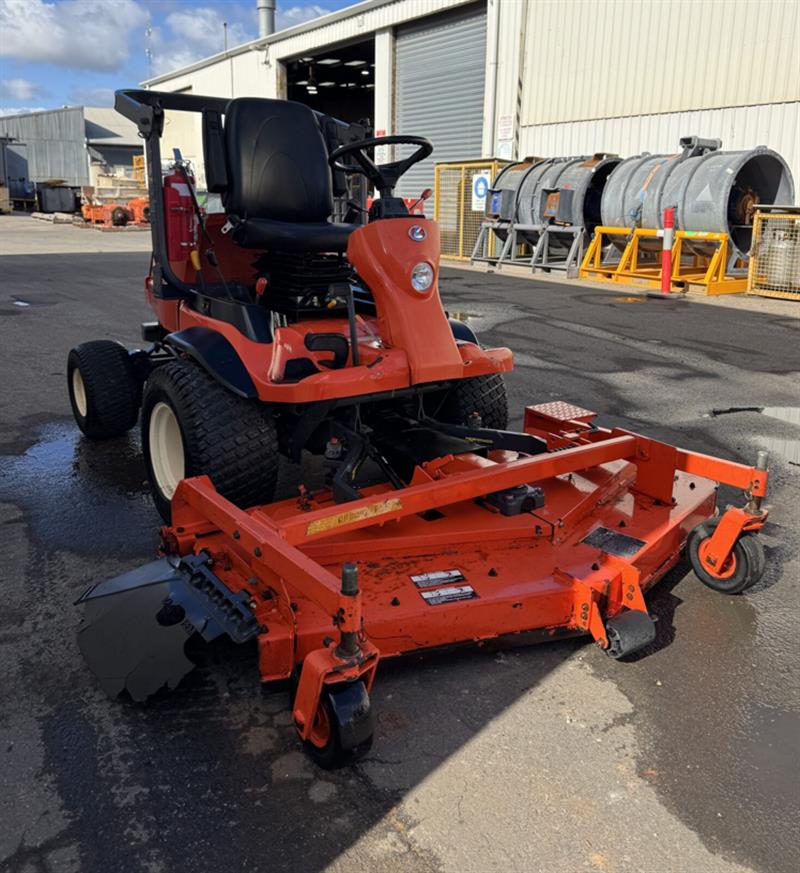 Photo 5. Kubota F3680 front deck mower