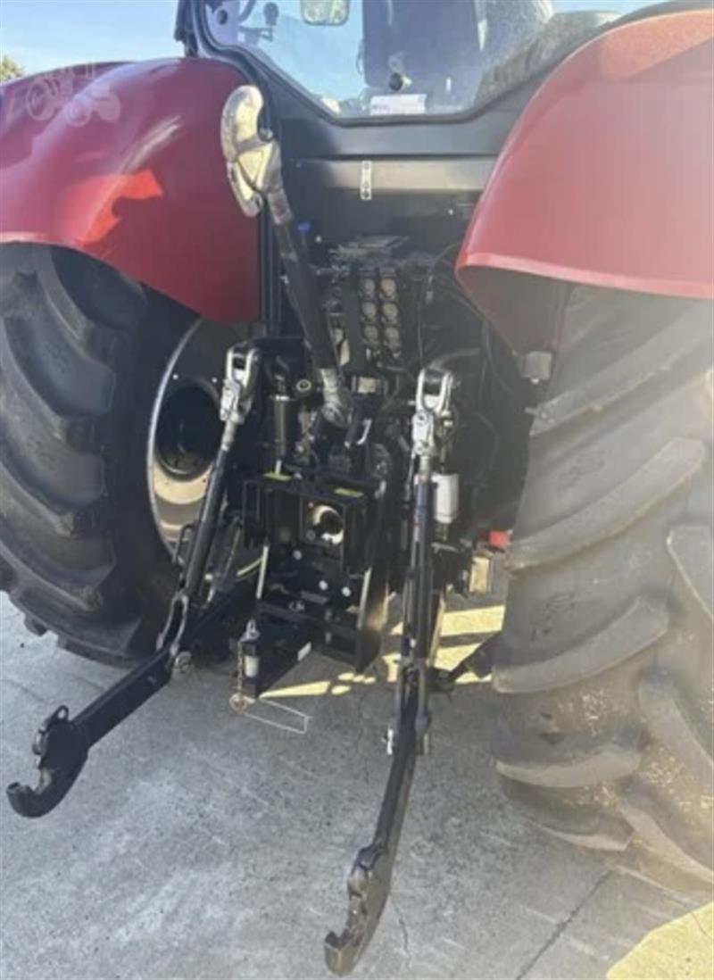 Photo 5. Case IH Maxxum 140 tractor