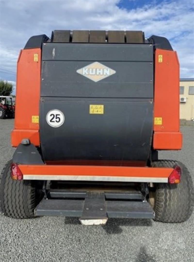 Photo 5. Kuhn VB2160 round baler