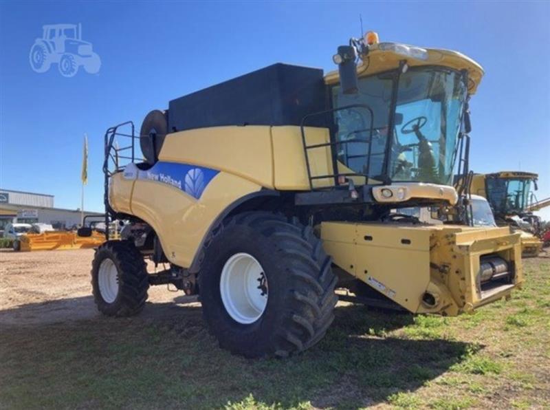 Photo 5. New Holland CR970 combine harvester