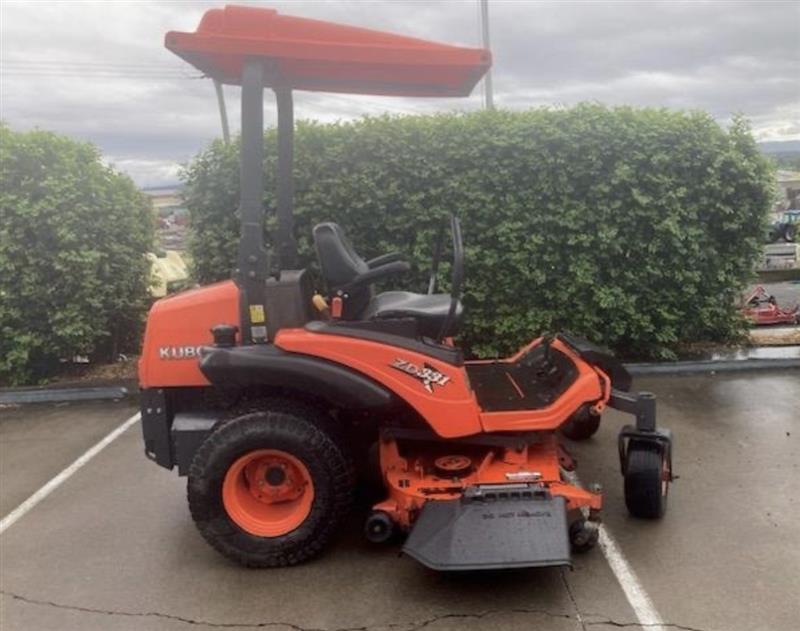 Photo 5. Kubota ZD331 zero turn mower