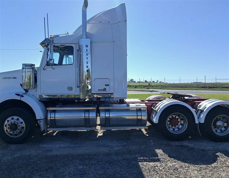 Photo 5. Western Star 4800 FX prime mover