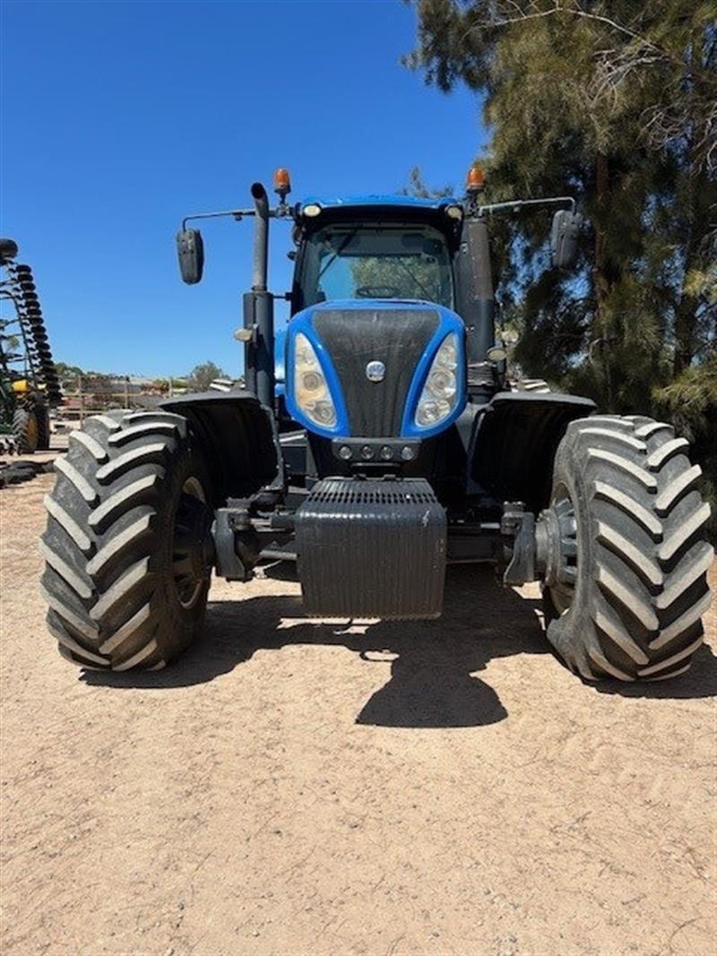 Photo 5. New Holland T8.435 Tracked tractor