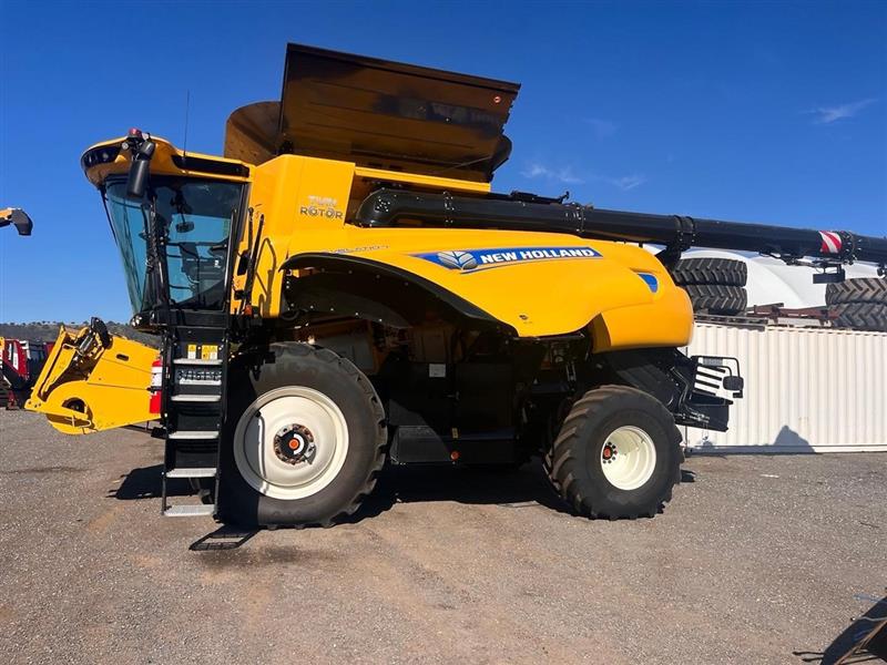 Photo 5. NEW HOLLAND CR9.90 