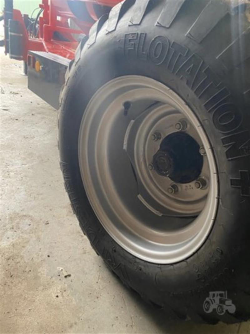 Photo 5. Kuhn RW1610 bale wrapper