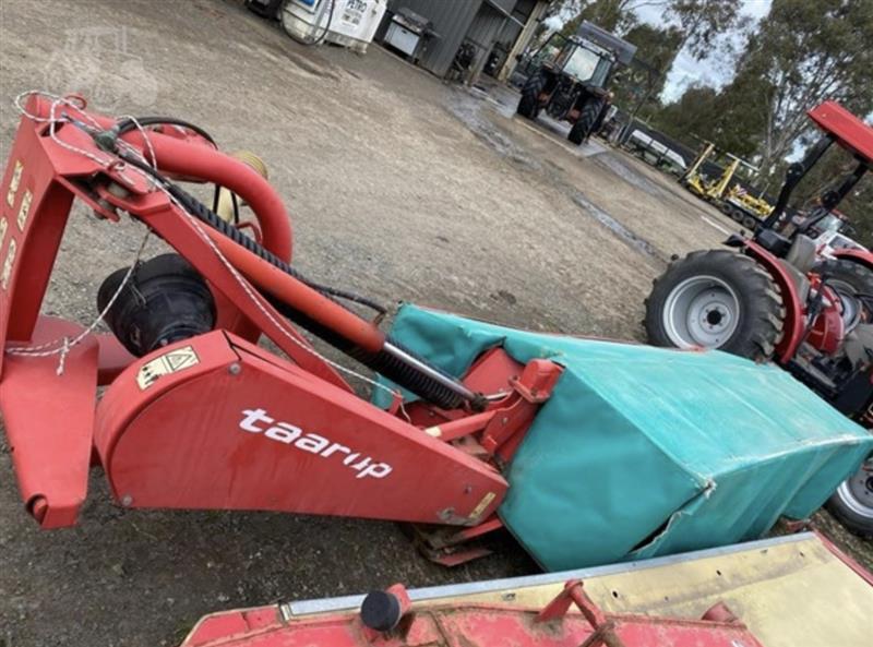 Photo 5. Taarup 2432 hay mower