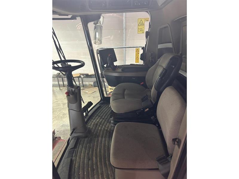 Photo 5. CASE IH 8250