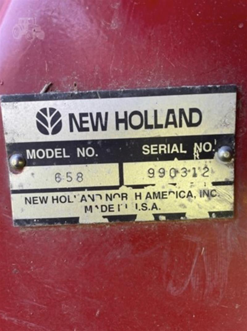 Photo 5. New Holland 658 round baler