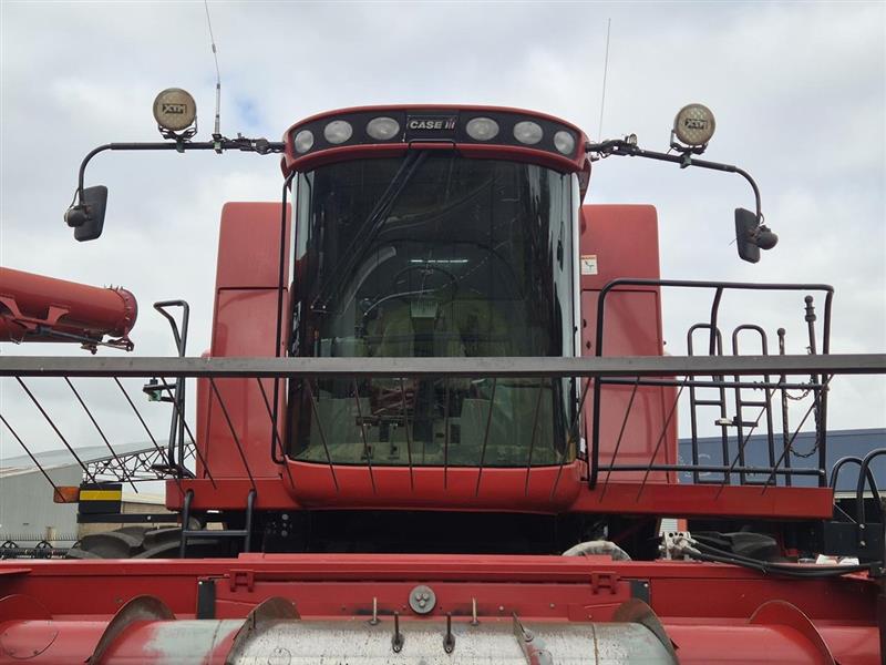 Photo 5. 2009 CASE IH 7088 