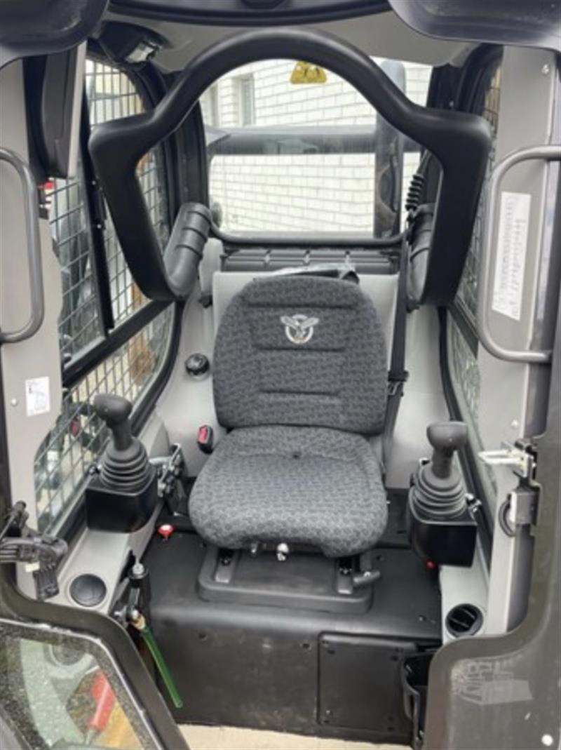 Photo 5. Case SV185B skid steer loader