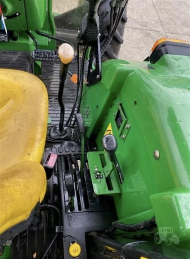 Photo 5. John Deere 5075E tractor