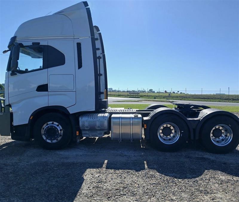 Photo 5. Iveco S-Way AS700 prime mover