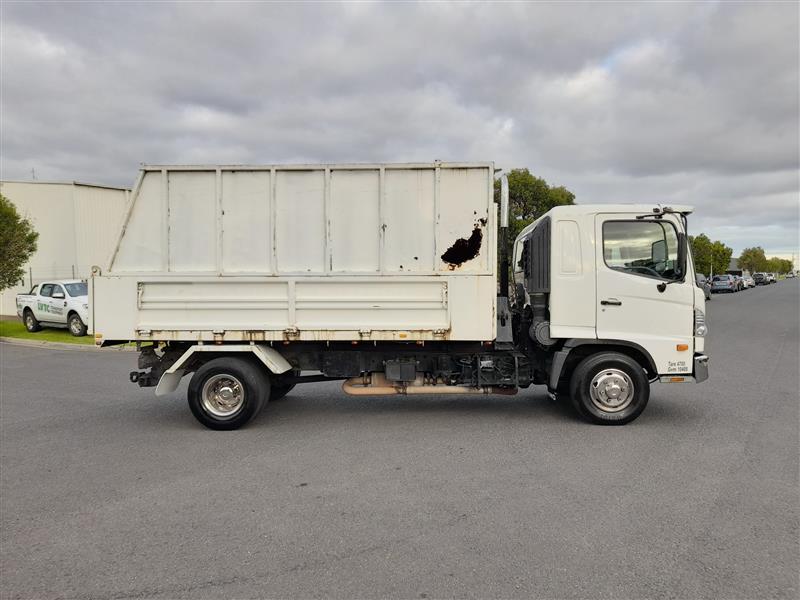 Photo 5. Hino FD 1018 Tipper