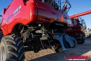 Photo 4. CASE IH 9250 combine harvester and CASE IH DXRC40 front