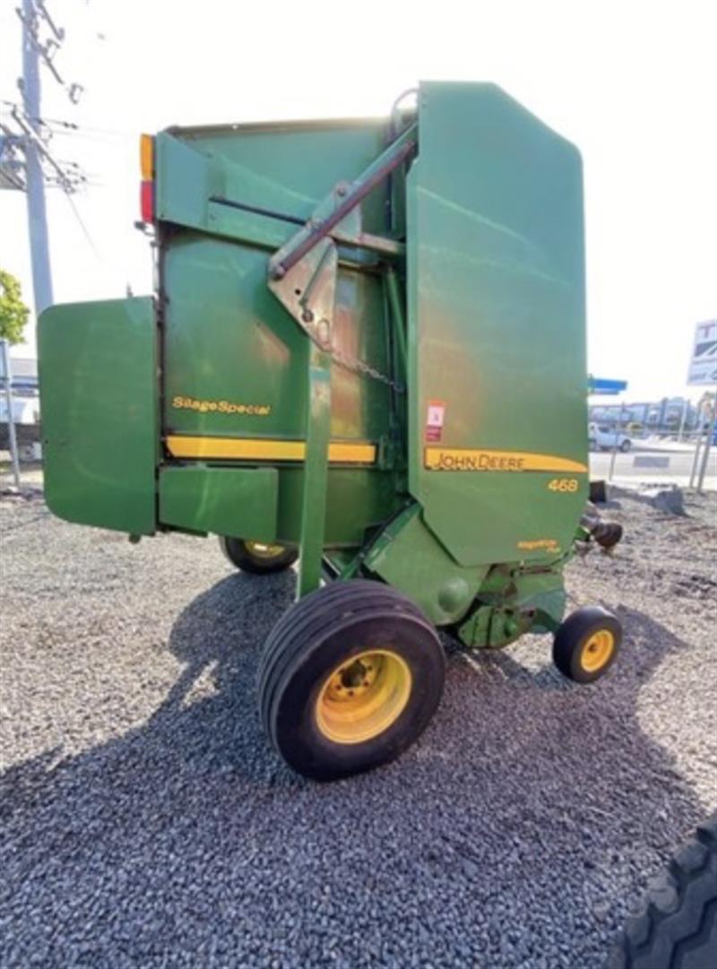 Photo 5. John Deere 468 round baler