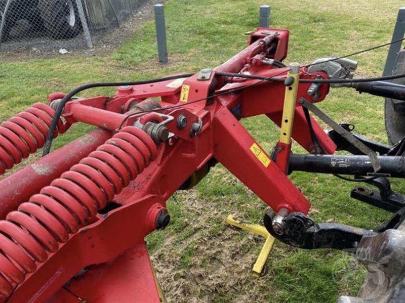 Photo 5. Pottinger 305H windrower