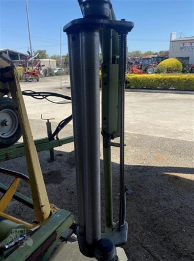 Photo 5. Elho Sideliner 1620 bale wrapper