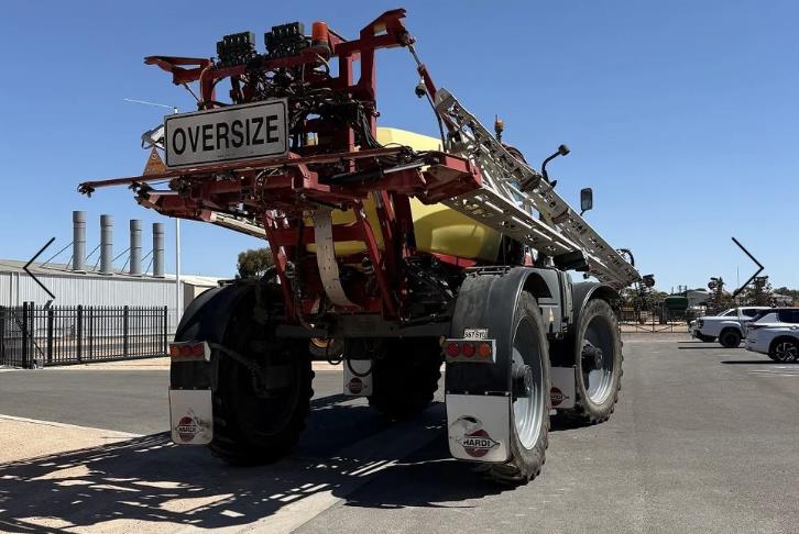 Photo 5. Hardi Saritor 5542.5 self propelled sprayer