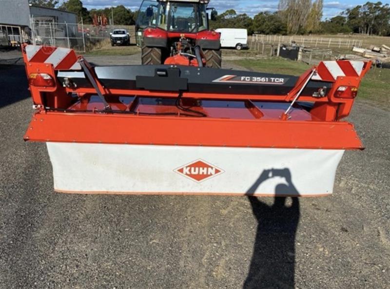 Photo 5. Kuhn FC3561TCR windrower