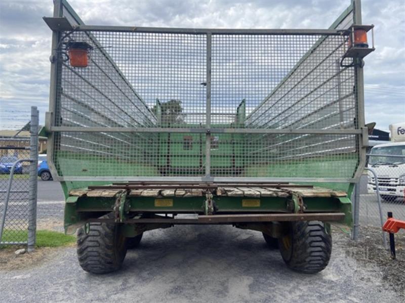 Photo 5. CUB 11000 mixer wagon