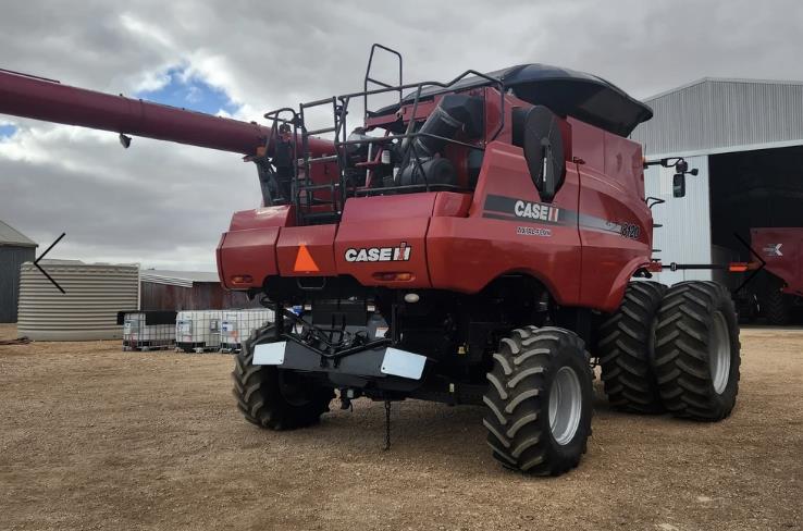 Photo 5. Case IH 8120 combine harvester