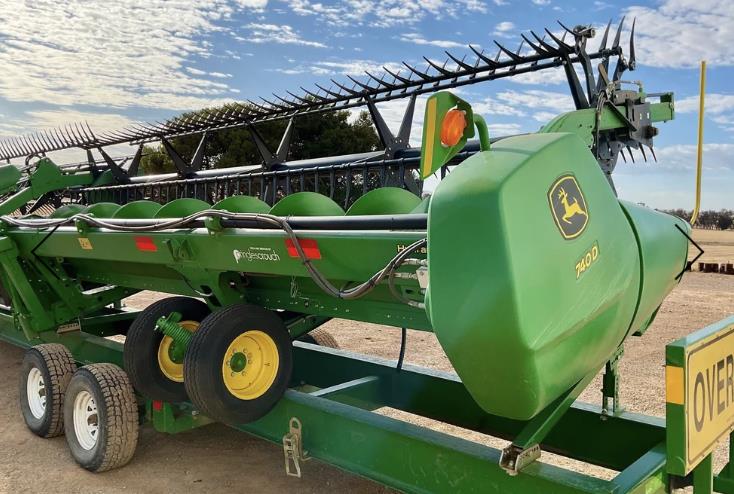 Photo 5. John Deere S790 combine harvester