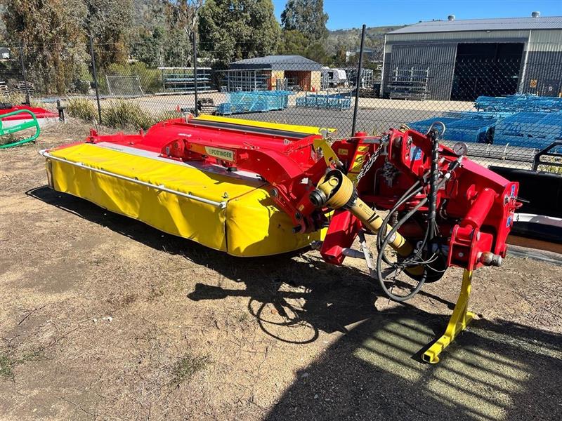 Photo 2. Pottinger Novacat mower conditioner