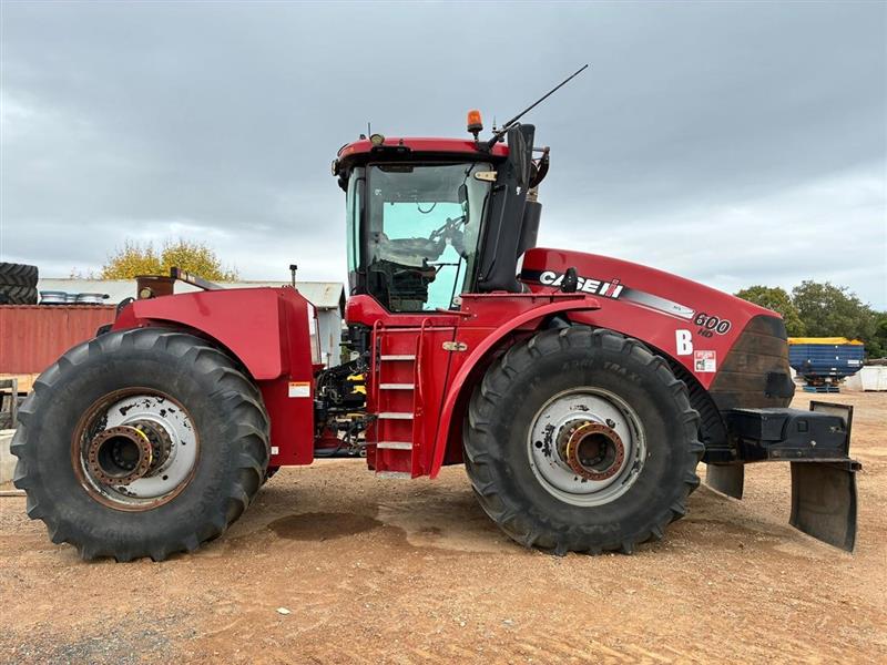 Photo 3. Case IH Steiger 600 tractor