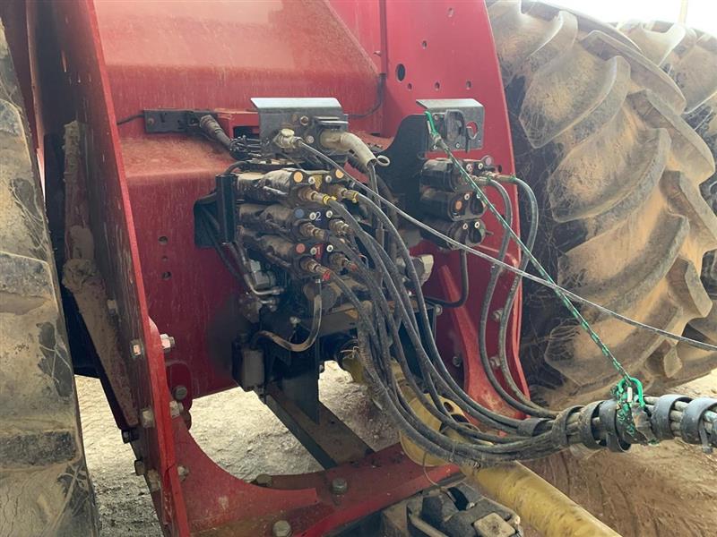 Photo 3. Case IH Steiger 600 tractor