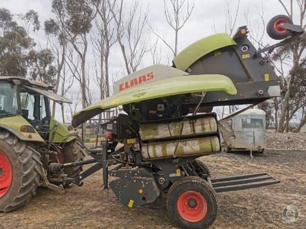 Photo 4. Claas Variant 460 round baler