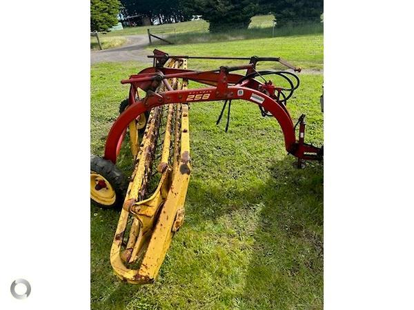 Photo 2. New Holland 258 hay rake